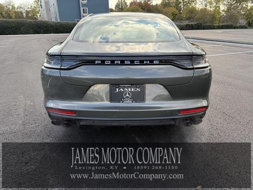 2022 Porsche Panamera 4