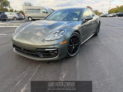 2022 Porsche Panamera 4
