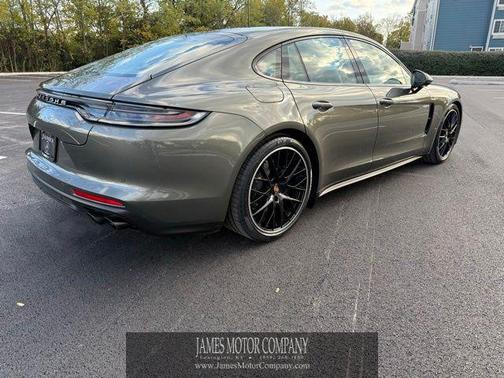 2022 Porsche Panamera 4