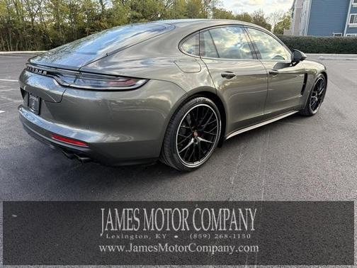 2022 Porsche Panamera 4