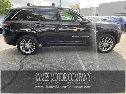 2022 Jeep Grand Cherokee Summit