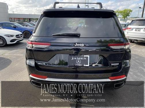 2022 Jeep Grand Cherokee Summit