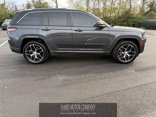 2022 Jeep Grand Cherokee Summit