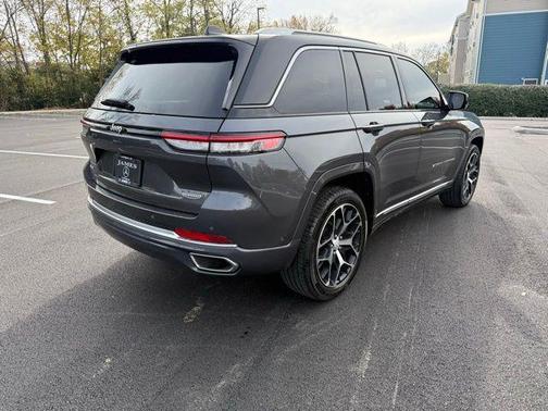 2022 Jeep Grand Cherokee Summit