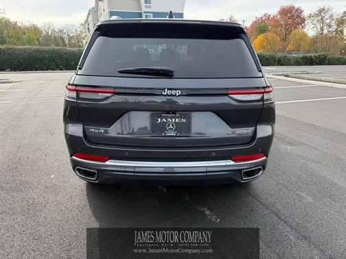 2022 Jeep Grand Cherokee Summit