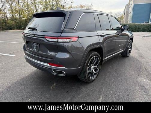 2022 Jeep Grand Cherokee Summit