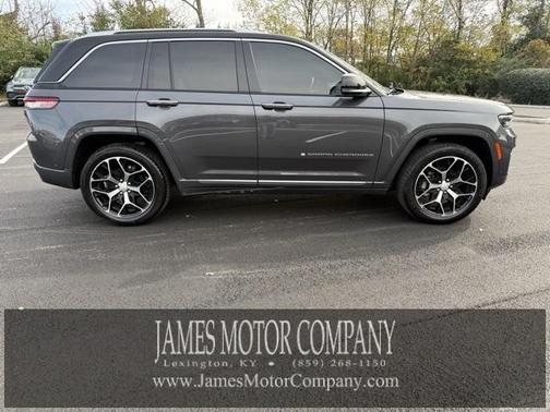 2022 Jeep Grand Cherokee Summit