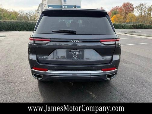 2022 Jeep Grand Cherokee Summit