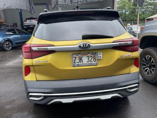 Starbright Yellow/Black Roof 2021 Kia Seltos SX Turbo