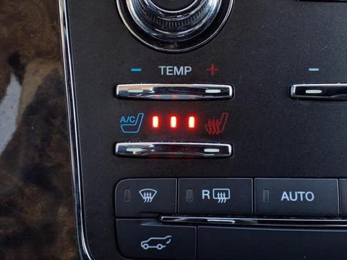 2015 Lincoln Navigator Base