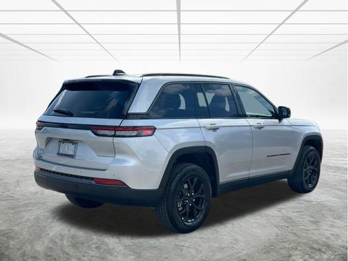 2026 Jeep Grand Cherokee Altitude