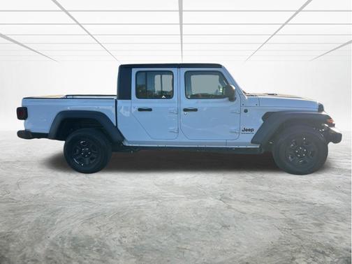 2026 Jeep Gladiator Sport