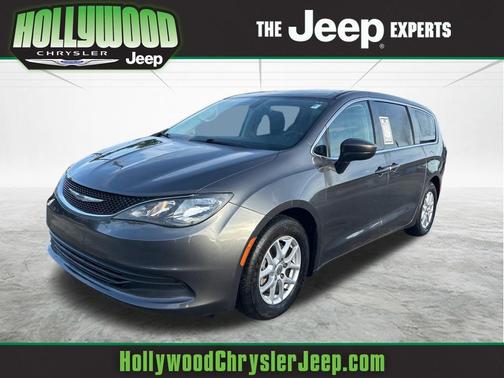 Crystal Metallic 2017 Chrysler Pacifica LX