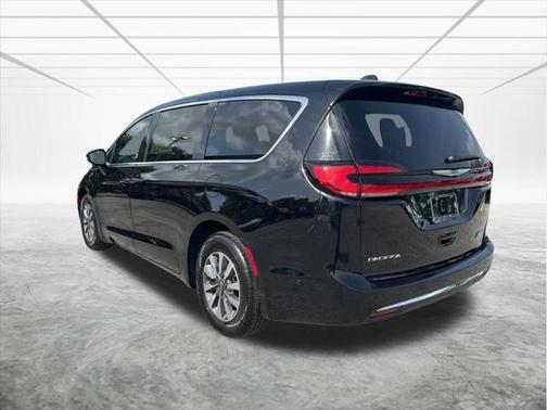 2025 Chrysler Pacifica Hybrid Select