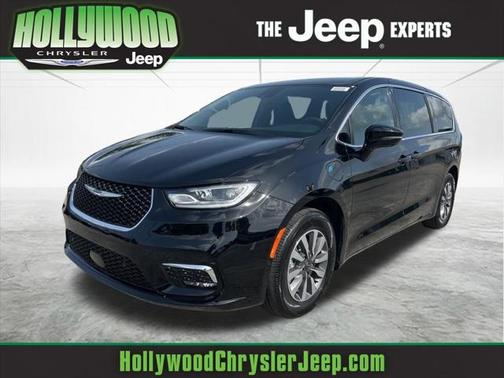 2025 Chrysler Pacifica Hybrid Select