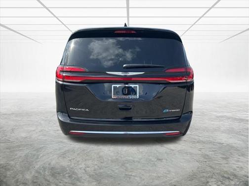 2025 Chrysler Pacifica Hybrid Select