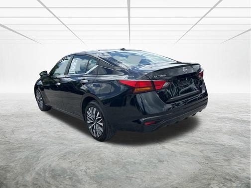 Super Black Clearcoat 2024 Nissan Altima 2.5 SV