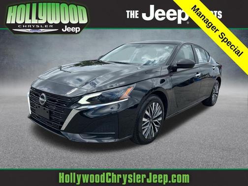 Super Black Clearcoat 2024 Nissan Altima 2.5 SV