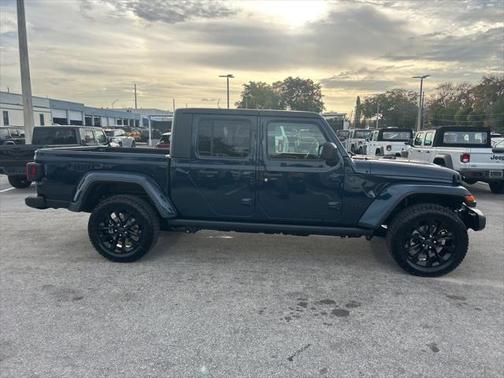 2025 Jeep Gladiator Nighthawk