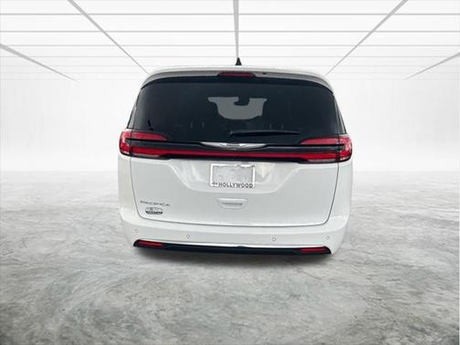 2025 Chrysler Pacifica L