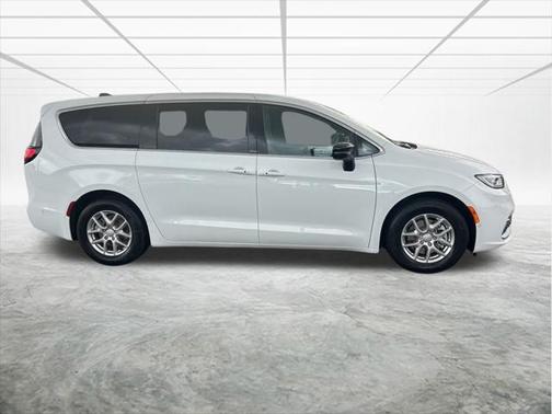 2025 Chrysler Pacifica L