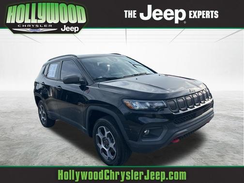 Diamond Black Crystal Pearlcoat 2022 Jeep Compass Trailhawk
