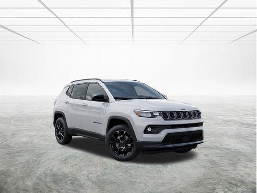 Bright White Clearcoat 2026 Jeep Compass Latitude