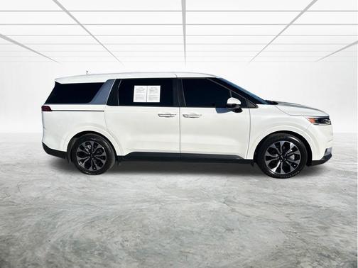2023 Kia Carnival EX