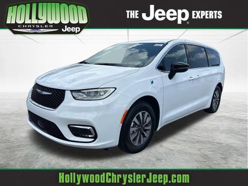 2025 Chrysler Pacifica Hybrid Select