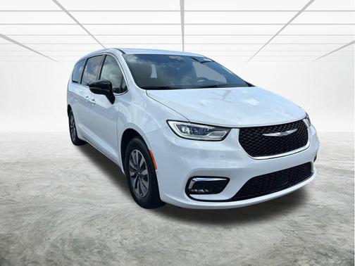 2025 Chrysler Pacifica Hybrid Select