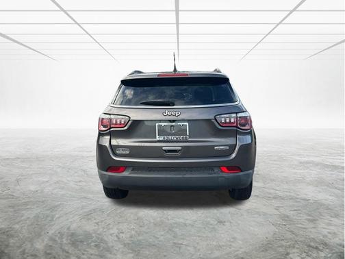 Granite Crystal Metallic Clearcoat 2019 Jeep Compass Latitude