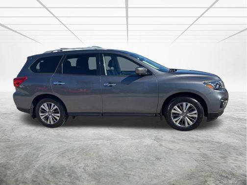 2019 Nissan Pathfinder SL