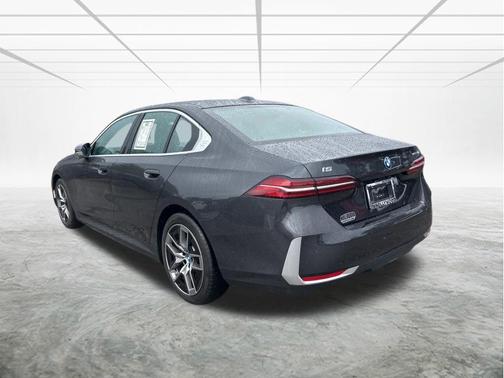 Dark Graphite 2024 BMW i5 eDrive40