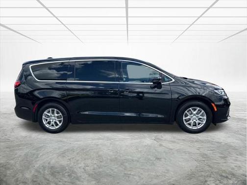 2025 Chrysler Pacifica L