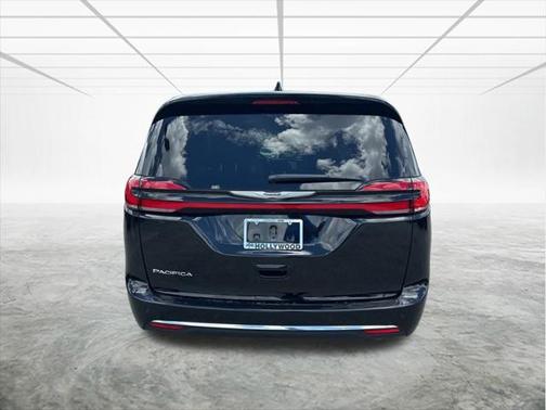 2025 Chrysler Pacifica L