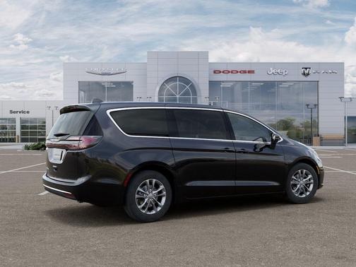 Diamond Black Crystal Pearlcoat 2026 Chrysler Pacifica L