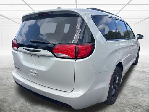 2020 Chrysler Pacifica Touring-L Plus