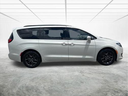 2020 Chrysler Pacifica Touring-L Plus