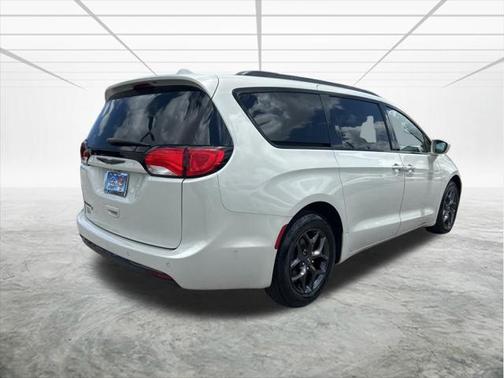 2020 Chrysler Pacifica Touring-L Plus