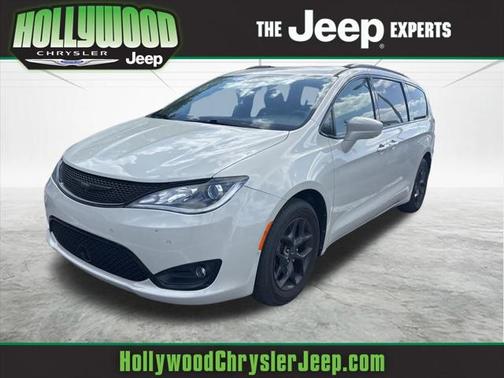 2020 Chrysler Pacifica Touring-L Plus