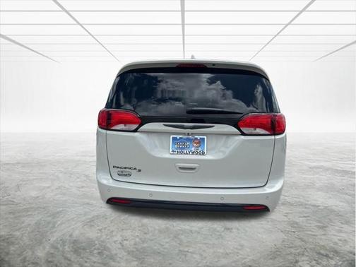2020 Chrysler Pacifica Touring-L Plus