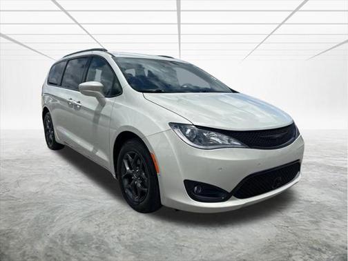 2020 Chrysler Pacifica Touring-L Plus