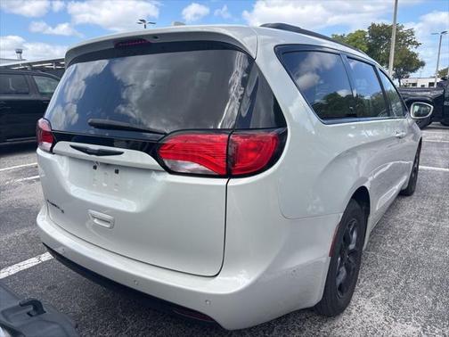 2020 Chrysler Pacifica Touring-L Plus
