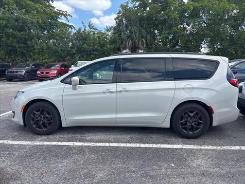 2020 Chrysler Pacifica Touring-L Plus