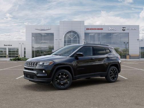 Diamond Black Crystal Pearlcoat 2025 Jeep Compass Latitude