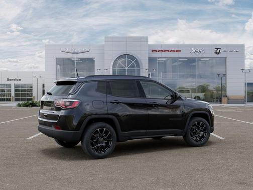 Diamond Black Crystal Pearlcoat 2025 Jeep Compass Latitude