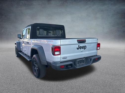 Silver Zynith Clearcoat 2024 Jeep Gladiator Sport