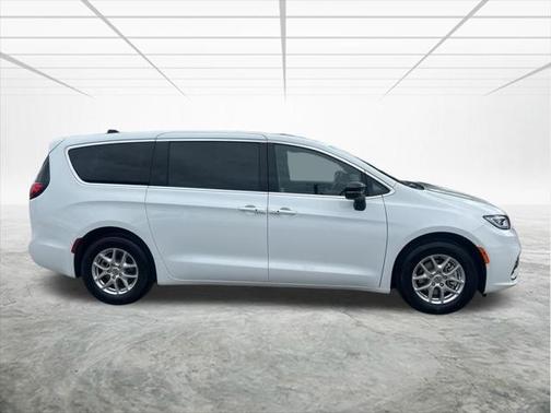 2025 Chrysler Pacifica L