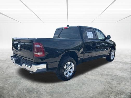 Diamond Black Crystal Pearlcoat 2024 RAM 1500 Laramie