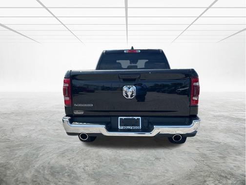 Diamond Black Crystal Pearlcoat 2024 RAM 1500 Laramie